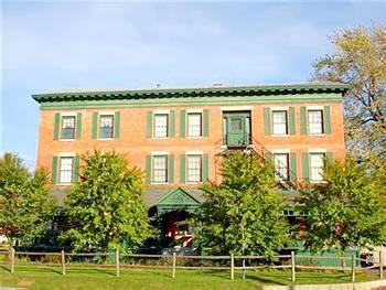 Rogues Harbor Inn Lansing Extérieur photo