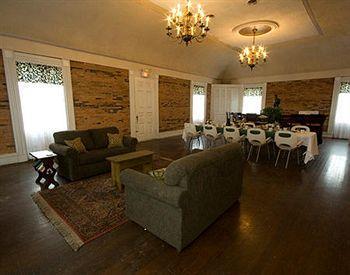 Rogues Harbor Inn Lansing Extérieur photo
