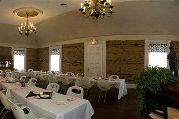 Rogues Harbor Inn Lansing Extérieur photo